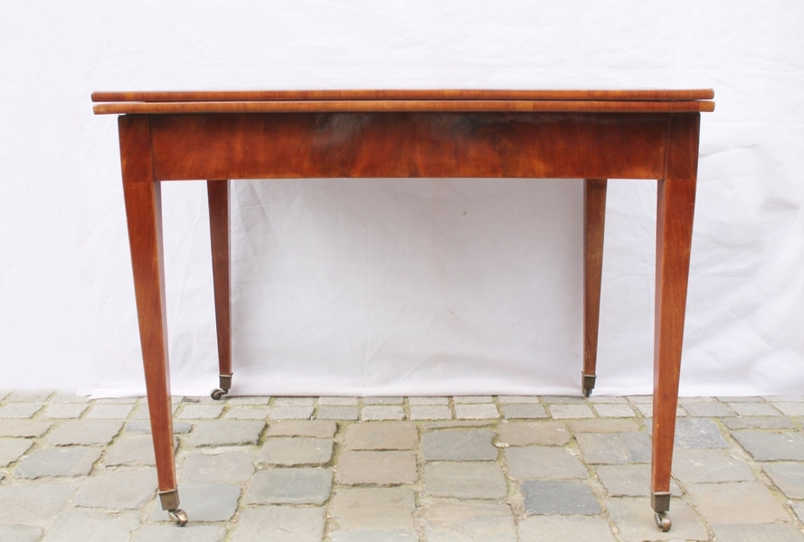 Directoire gaming table