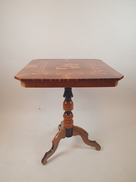 Finely inlaid Sorrento pedestal table representing St George, 19th