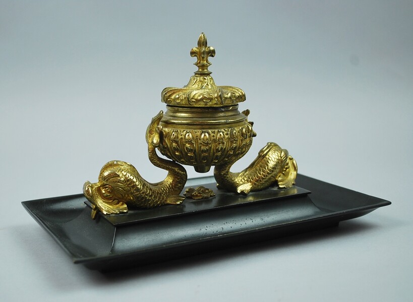 Inkwell in gilt bronze and black patina, 19th