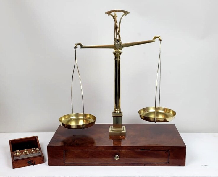 Mahogany and brass scale - 1 drawer + weight
