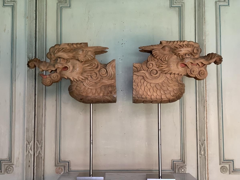 Pair of carved wooden dragons, Exposition Universelle Paris 1900
