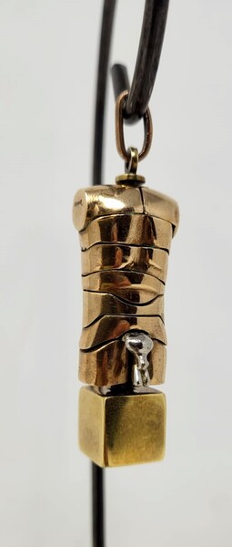 Pendant in gilded and silvered bronze - Micro David - signed Berrocal (1933-2006)