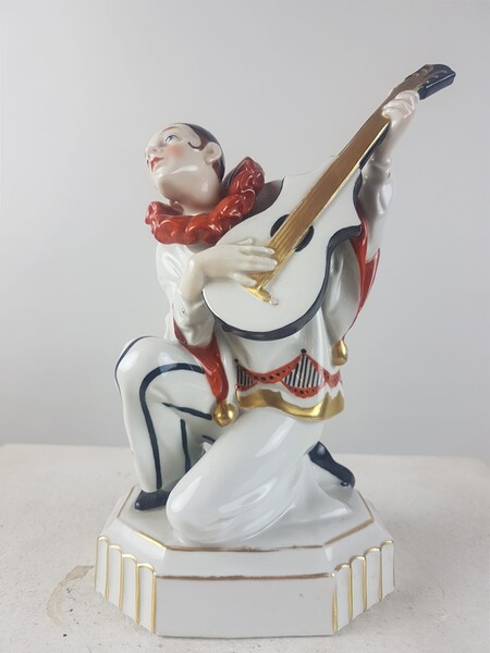 Pretty porcelain figurine - Pierrot with guitar