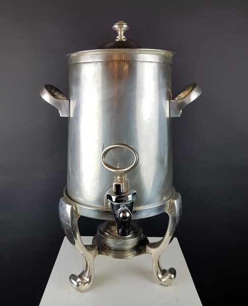 Restaurant samovar in metal and silver