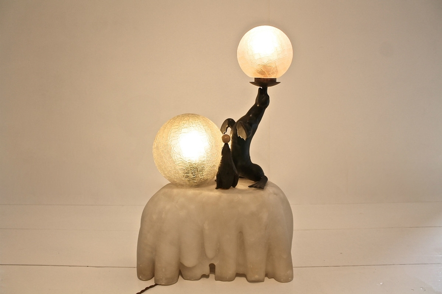 Seal themed Art deco lamp in alabaster and zamak - Circa 1930