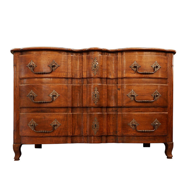 18th Century French Crossbow Front Chest of drawers in Walnutt, Aix en Provence 