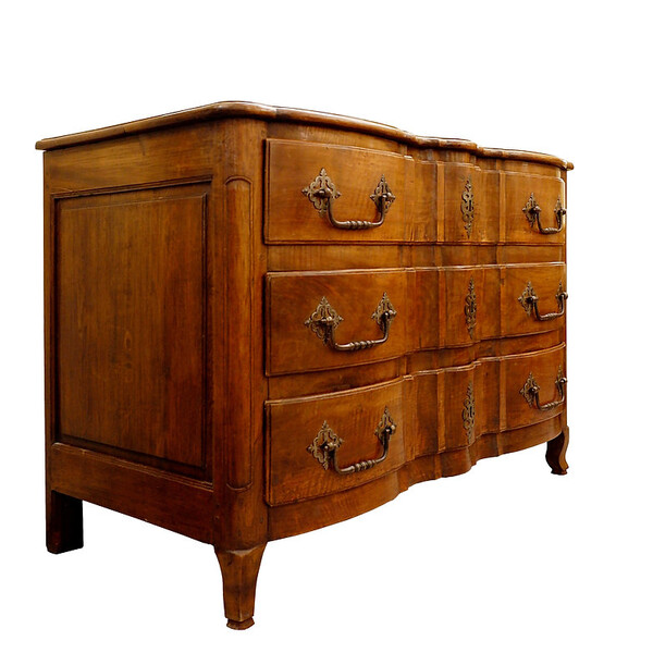 18th Century French Crossbow Front Chest of drawers in Walnutt, Aix en Provence 