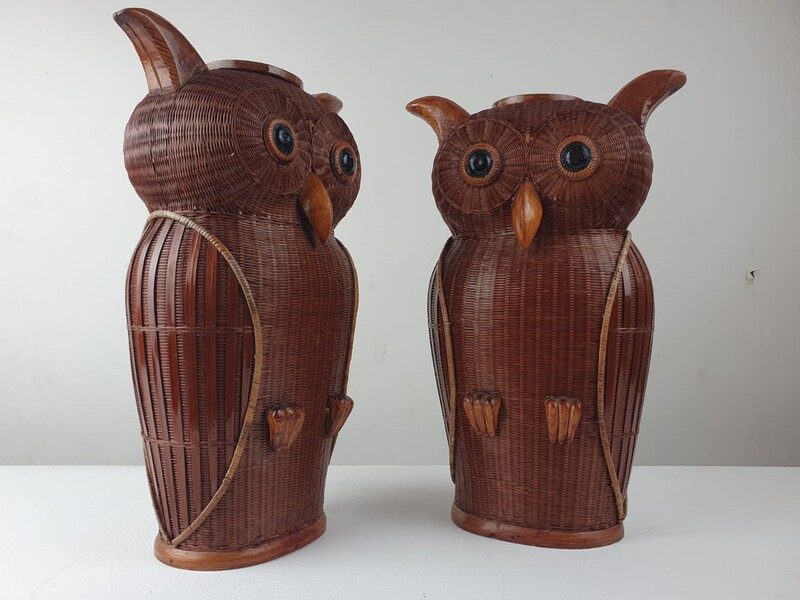 2 wicker owls forming a vase