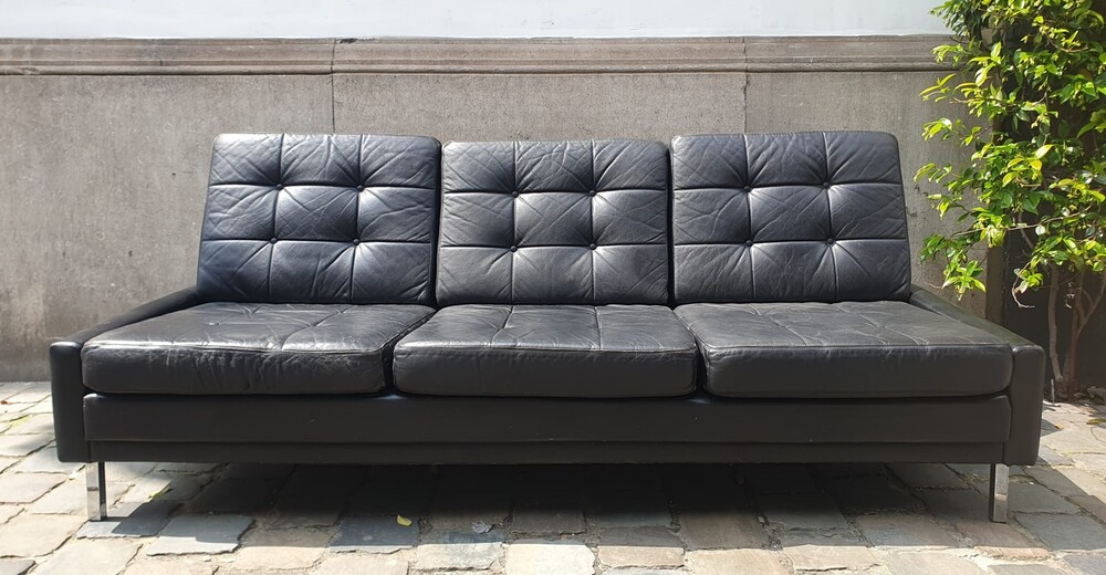 3-seater sofa in black leather and chrome base, circa 1970