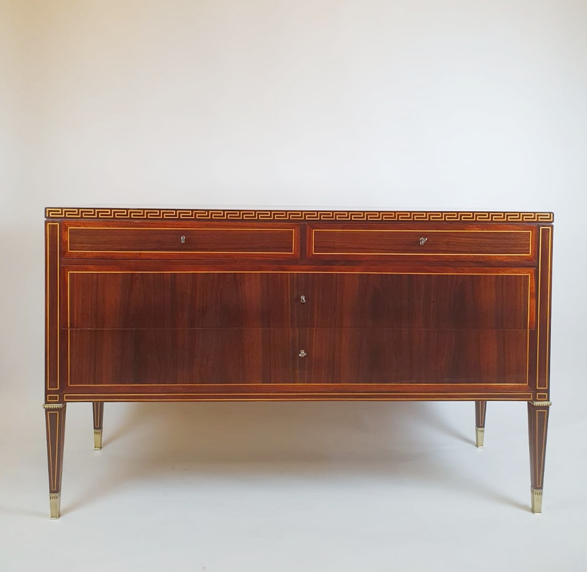 Art Deco chest of drawers in mahogany with marquetry and gilt bronze ornamentation