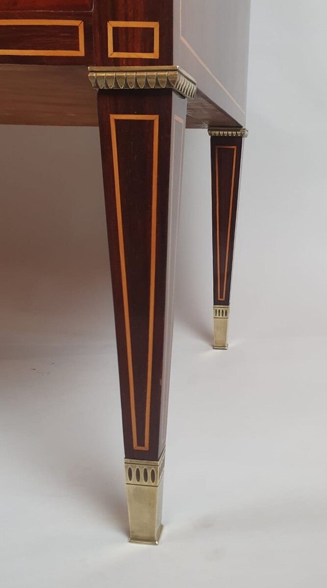 Art Deco chest of drawers in mahogany with marquetry and gilt bronze ornamentation