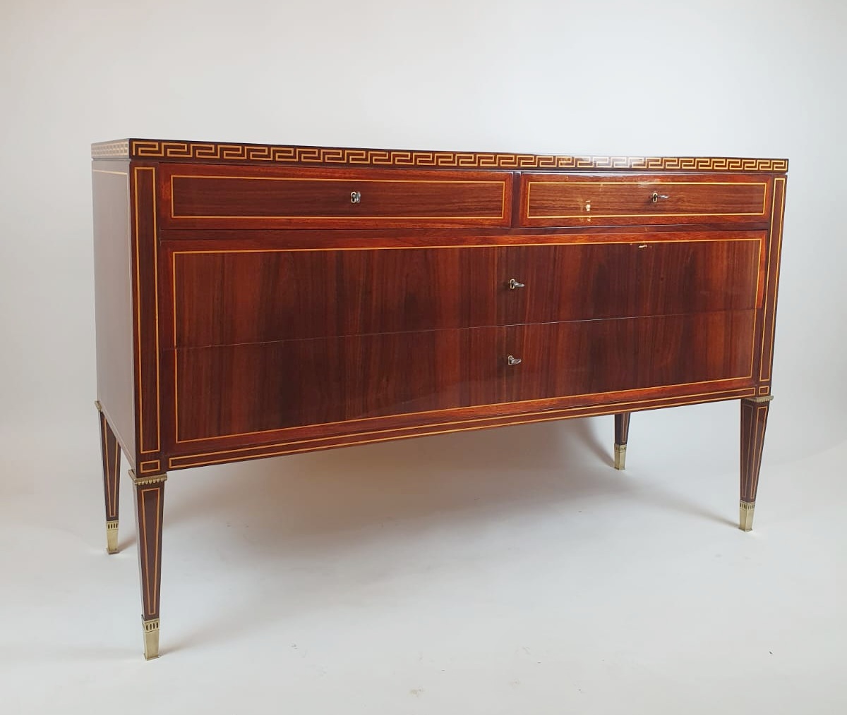 Art Deco chest of drawers in mahogany with marquetry and gilt bronze ornamentation