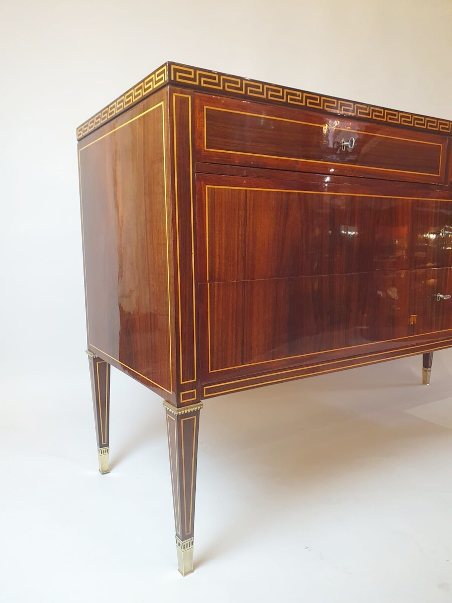 Art Deco chest of drawers in mahogany with marquetry and gilt bronze ornamentation