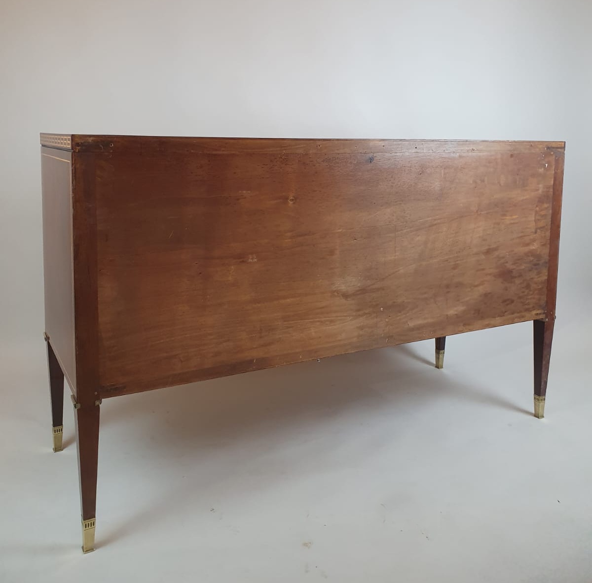 Art Deco chest of drawers in mahogany with marquetry and gilt bronze ornamentation