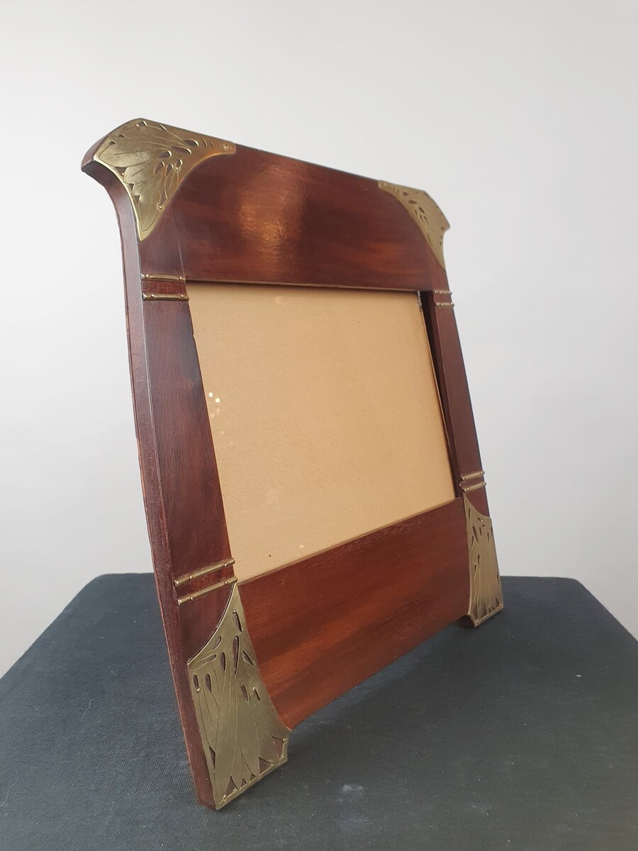 Art Nouveau photo frame in mahogany and brass