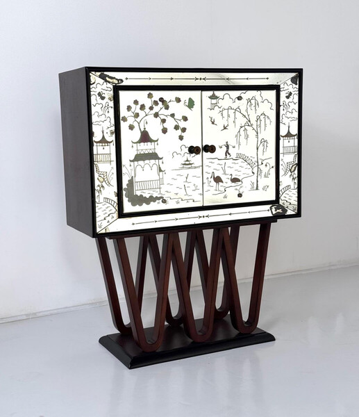 Bar cabinet in the style of Osvaldo Borsani, Italy circa 1940