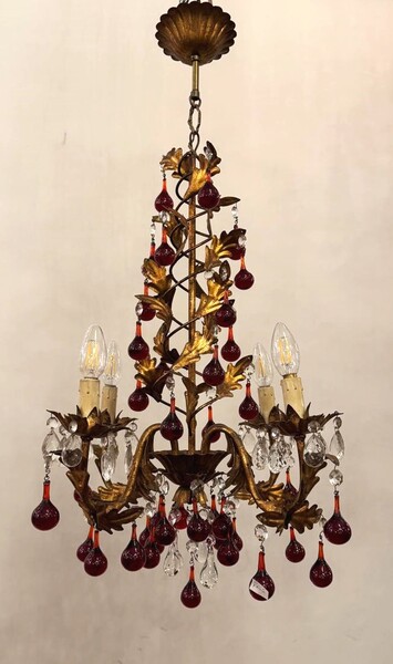 Beautiful 4-light chandelier - gold-plated metal and red glass drop pendants - circa 1950