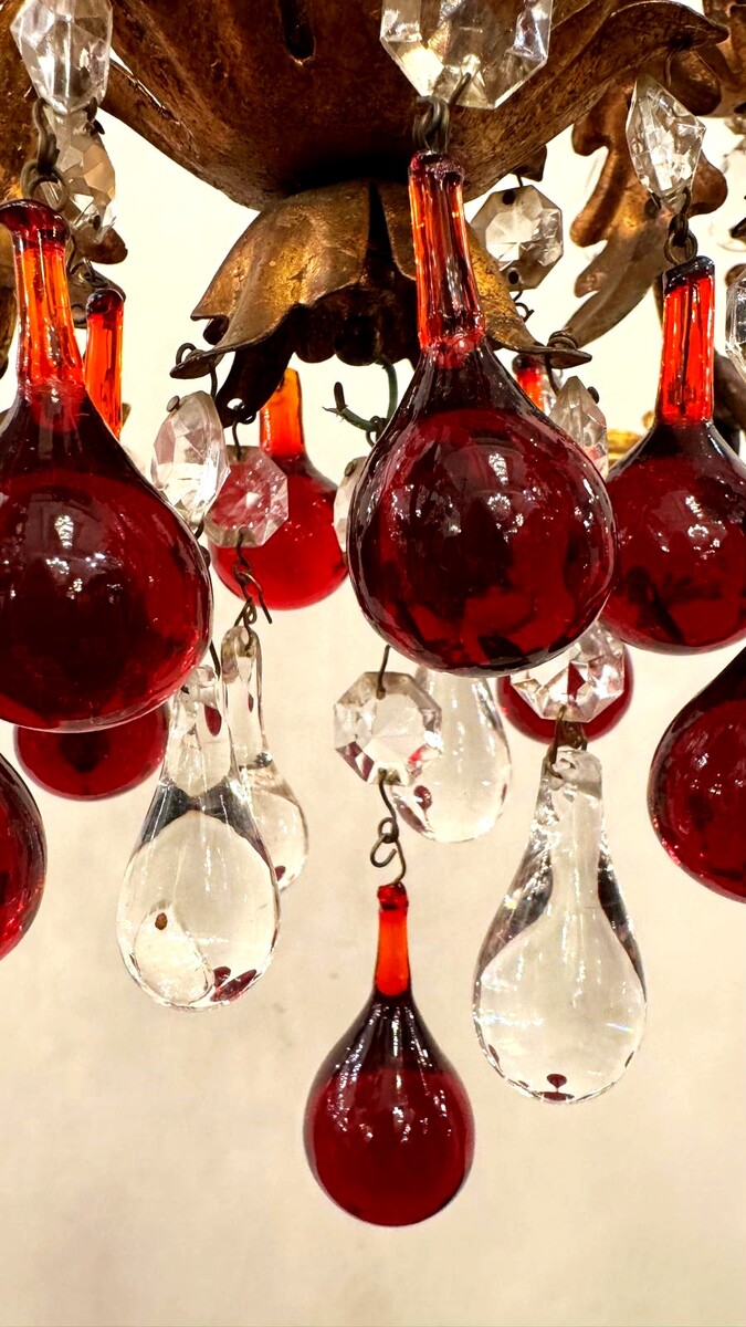 Beautiful 4-light chandelier - gold-plated metal and red glass drop pendants - circa 1950