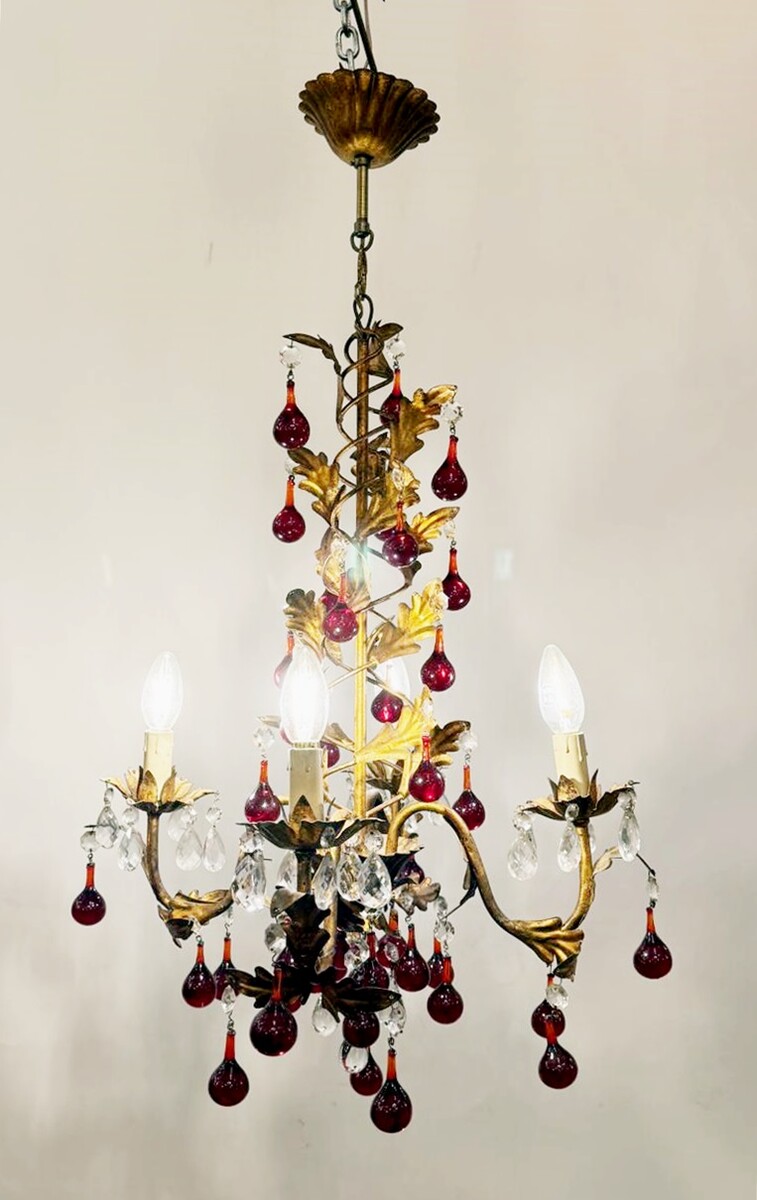 Beautiful 4-light chandelier - gold-plated metal and red glass drop pendants - circa 1950