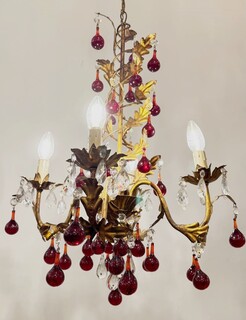 Beautiful 4-light chandelier - gold-plated metal and red glass drop pendants - circa 1950