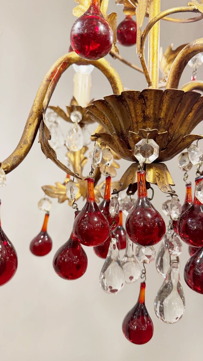 Beautiful 4-light chandelier - gold-plated metal and red glass drop pendants - circa 1950