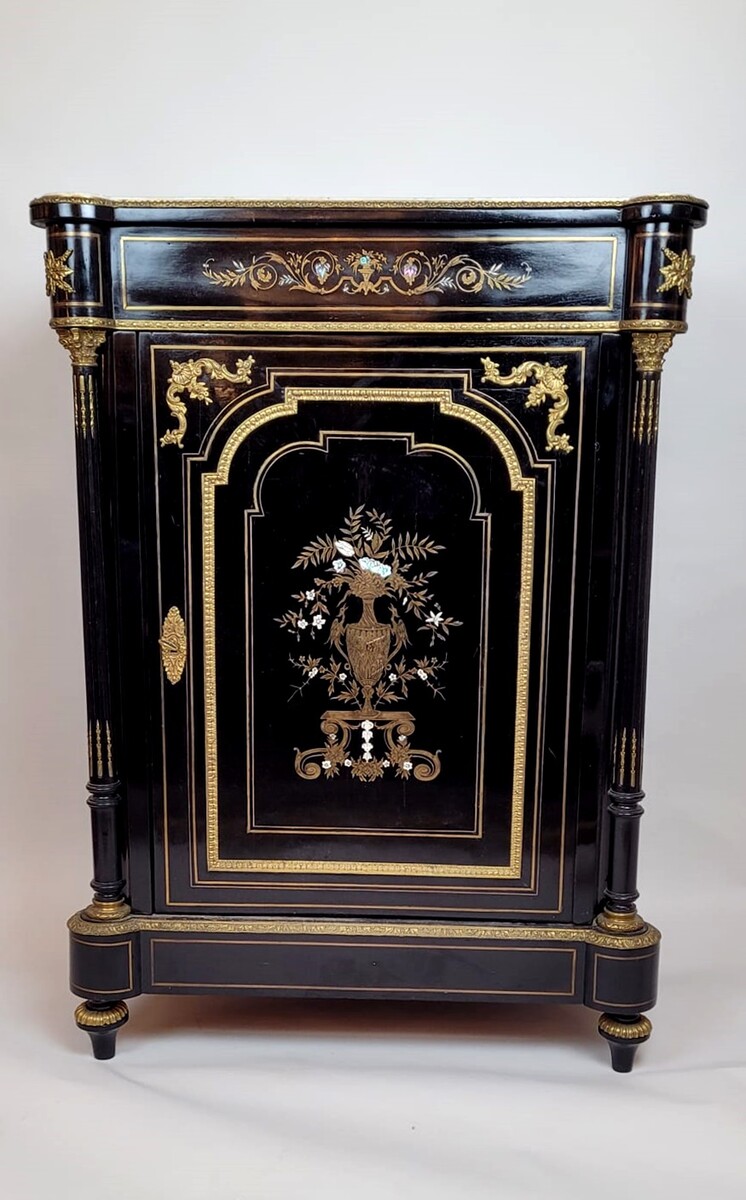 Black lacquered wood sideboard with mother-of-pearl inlay - brass and gold paint The marble has been glued back together