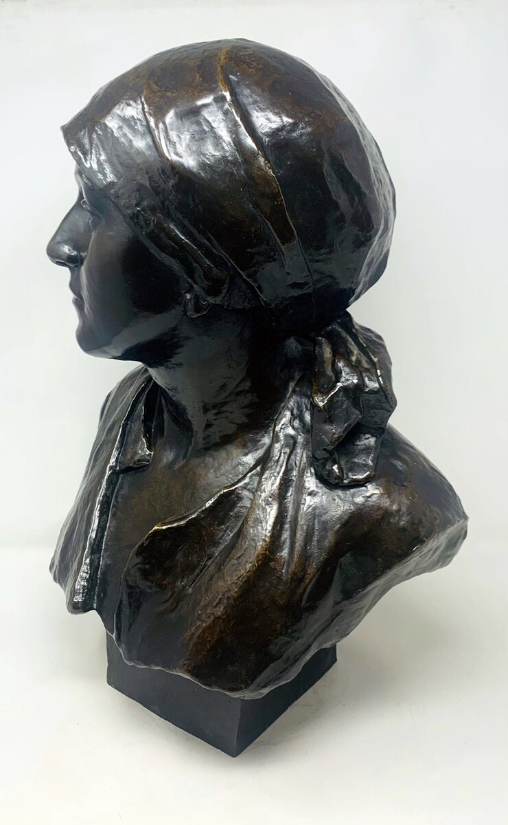 Bronze bust - the hiercheuse - signed and dated 1908