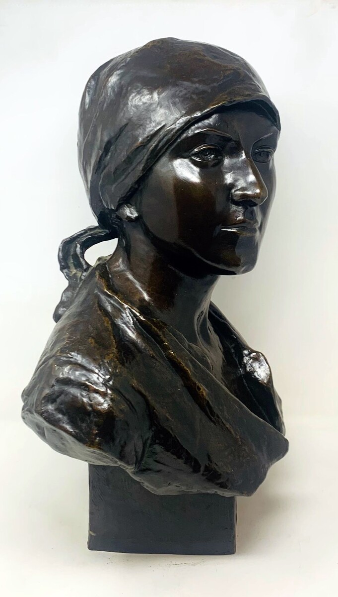 Bronze bust - the hiercheuse - signed and dated 1908