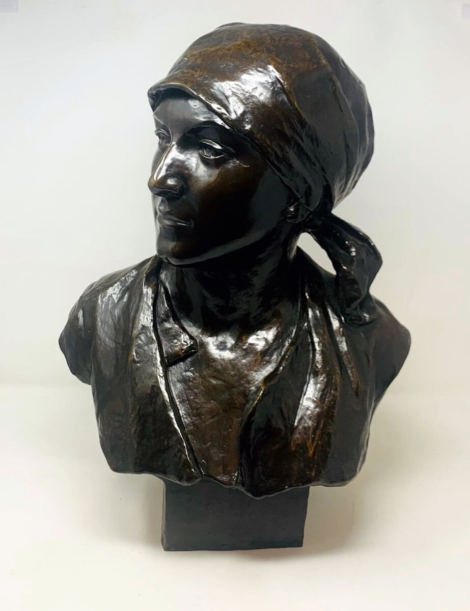 Bronze bust - the hiercheuse - signed and dated 1908