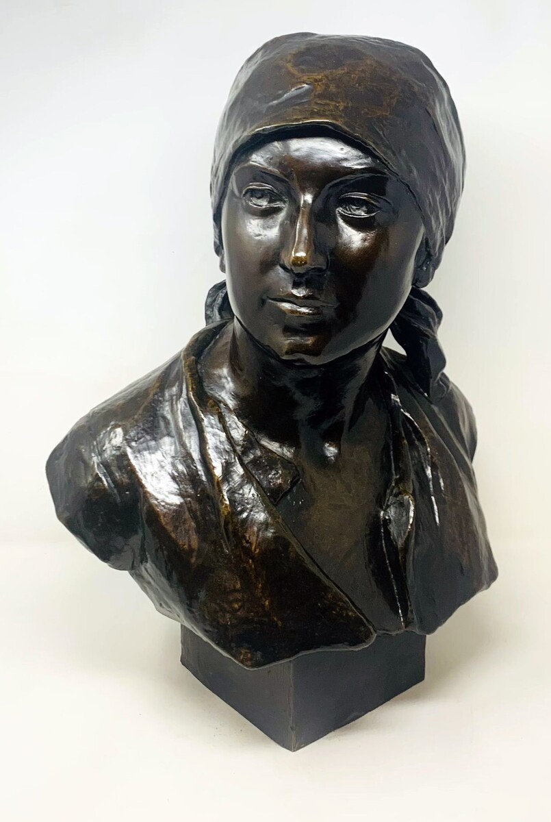 Bronze bust - the hiercheuse - signed and dated 1908