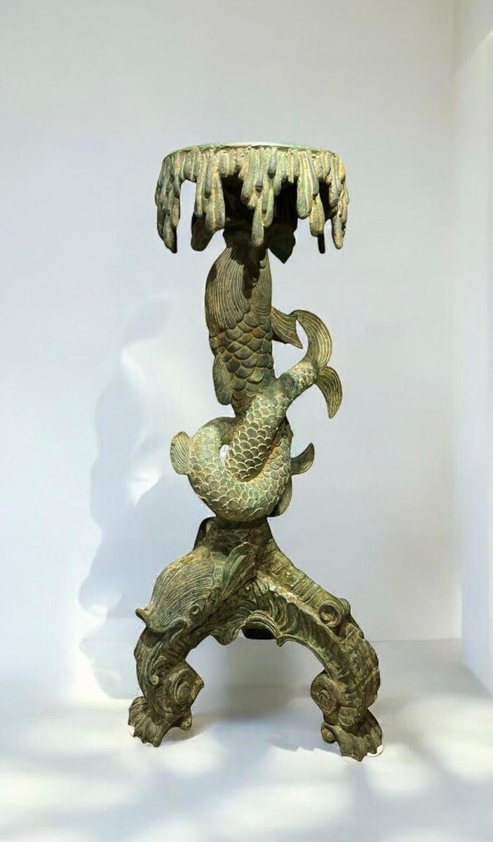 Bronze stool with green patina - fish decoration