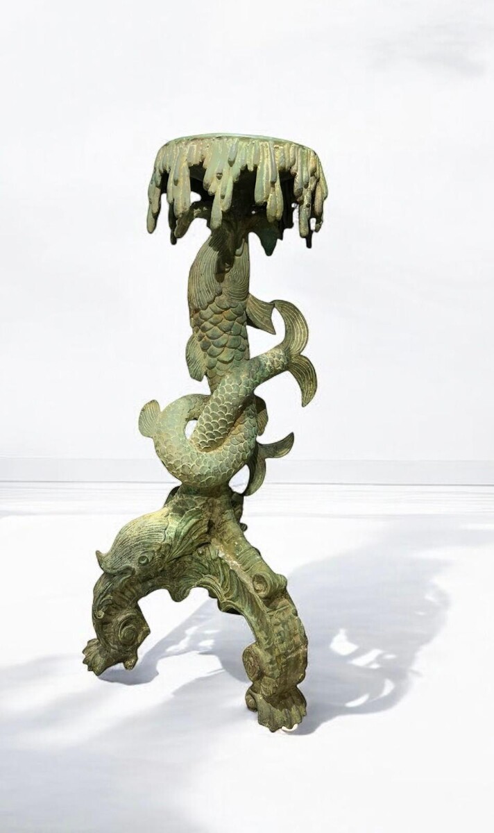 Bronze stool with green patina - fish decoration