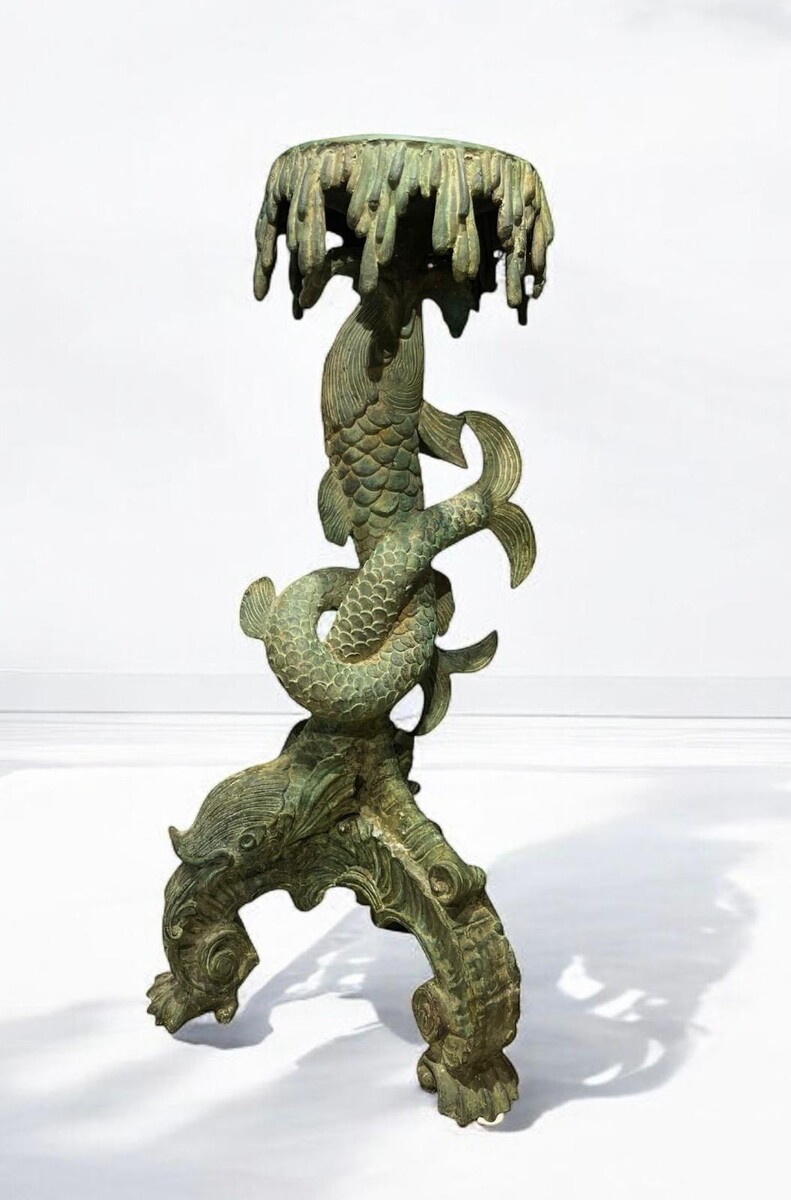 Bronze stool with green patina - fish decoration