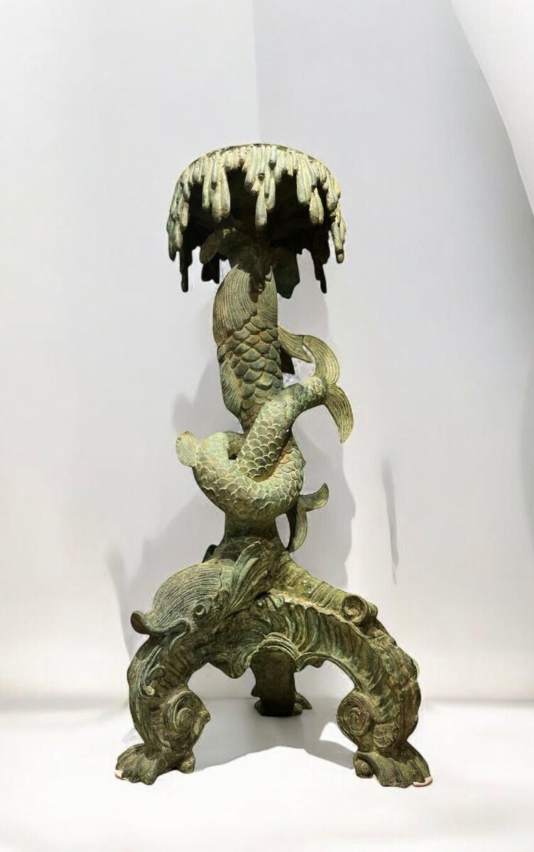 Bronze stool with green patina - fish decoration