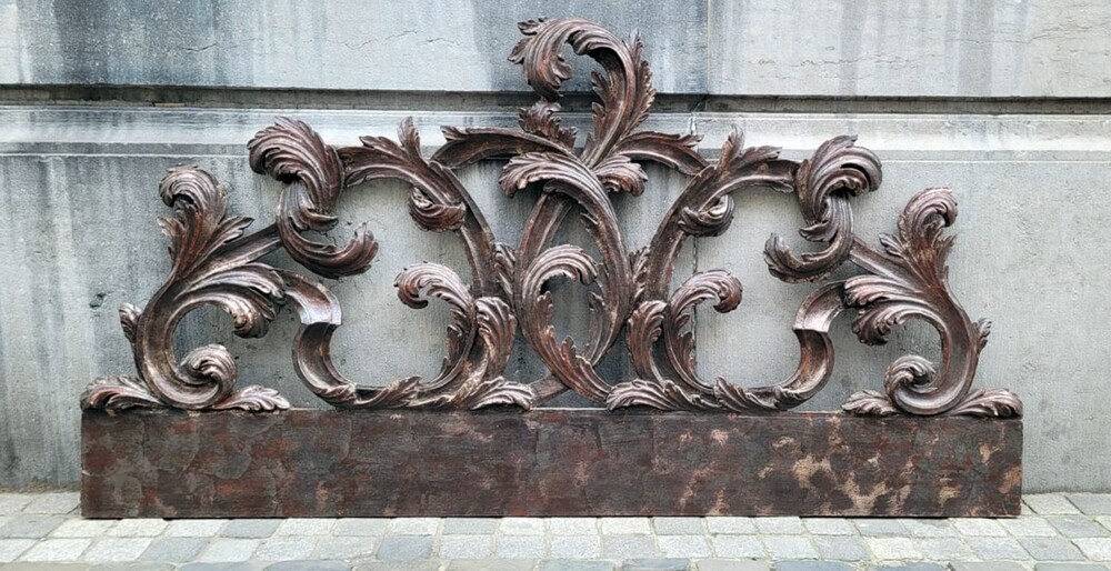 Carved wooden pediment with brown patina - late 19th century