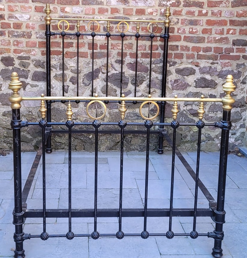 Cast iron and copper bed - early 20th century - missing 3 balls and 1 piece of copper