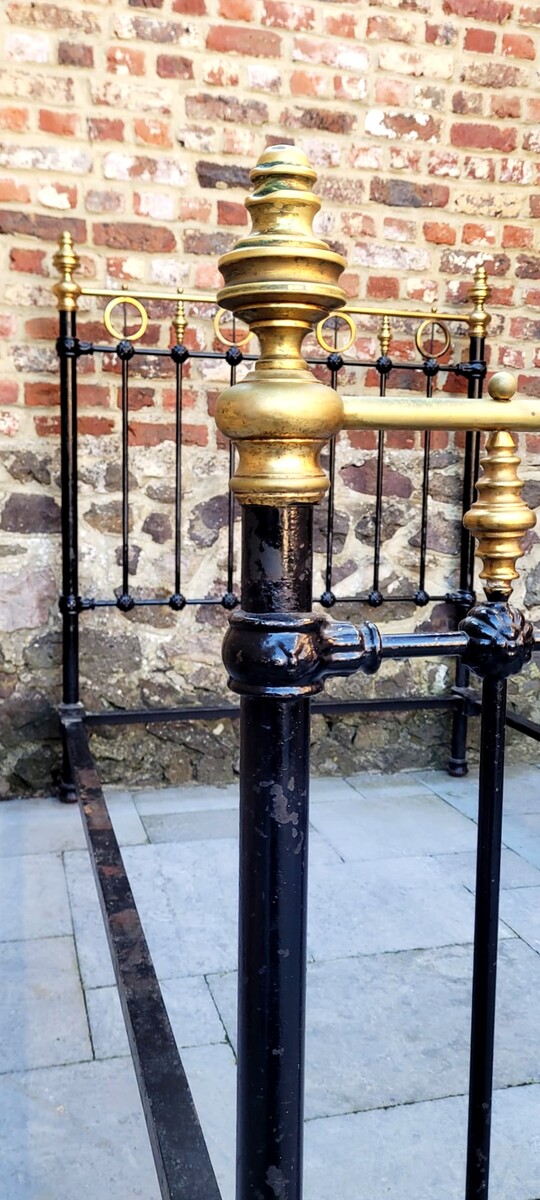 Cast iron and copper bed - early 20th century - missing 3 balls and 1 piece of copper