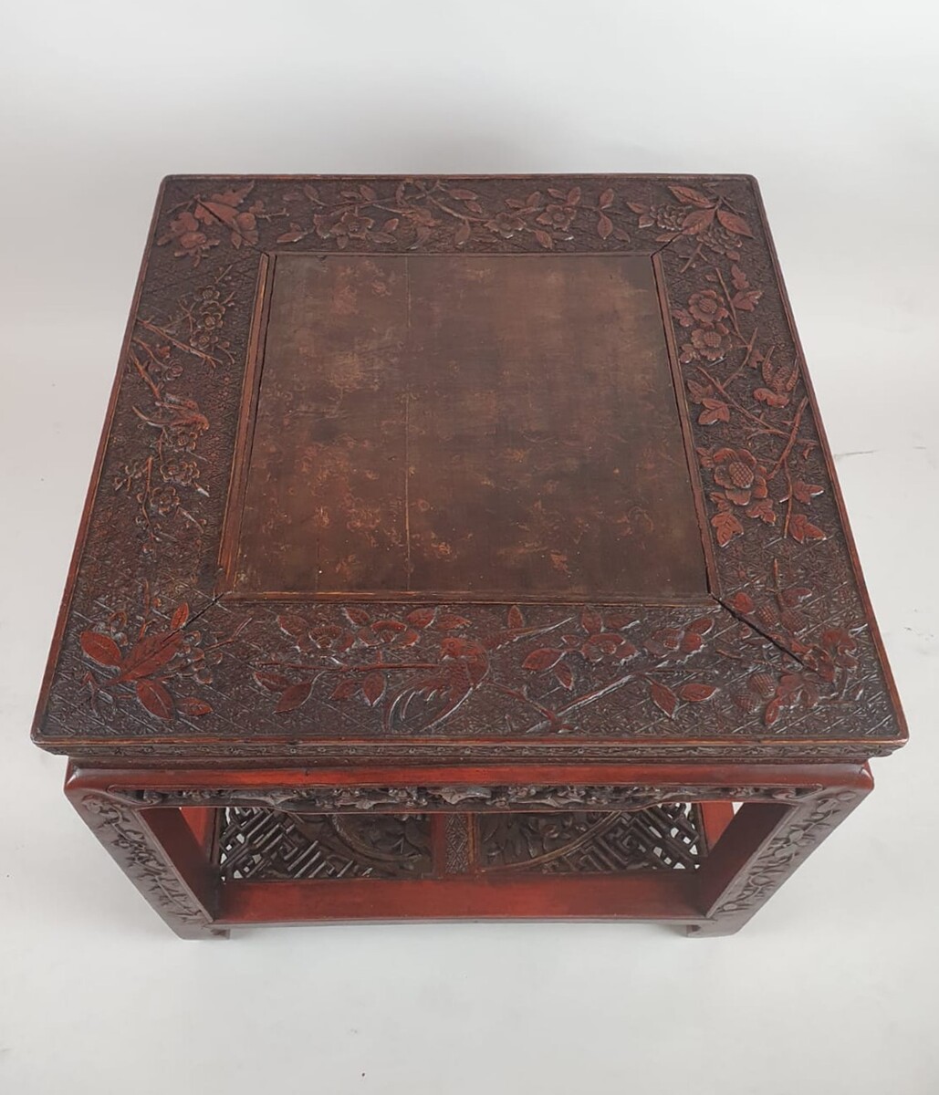 Chinese coffee table in red lacquered wood decorated with branches, flowers and birds, early 20th century