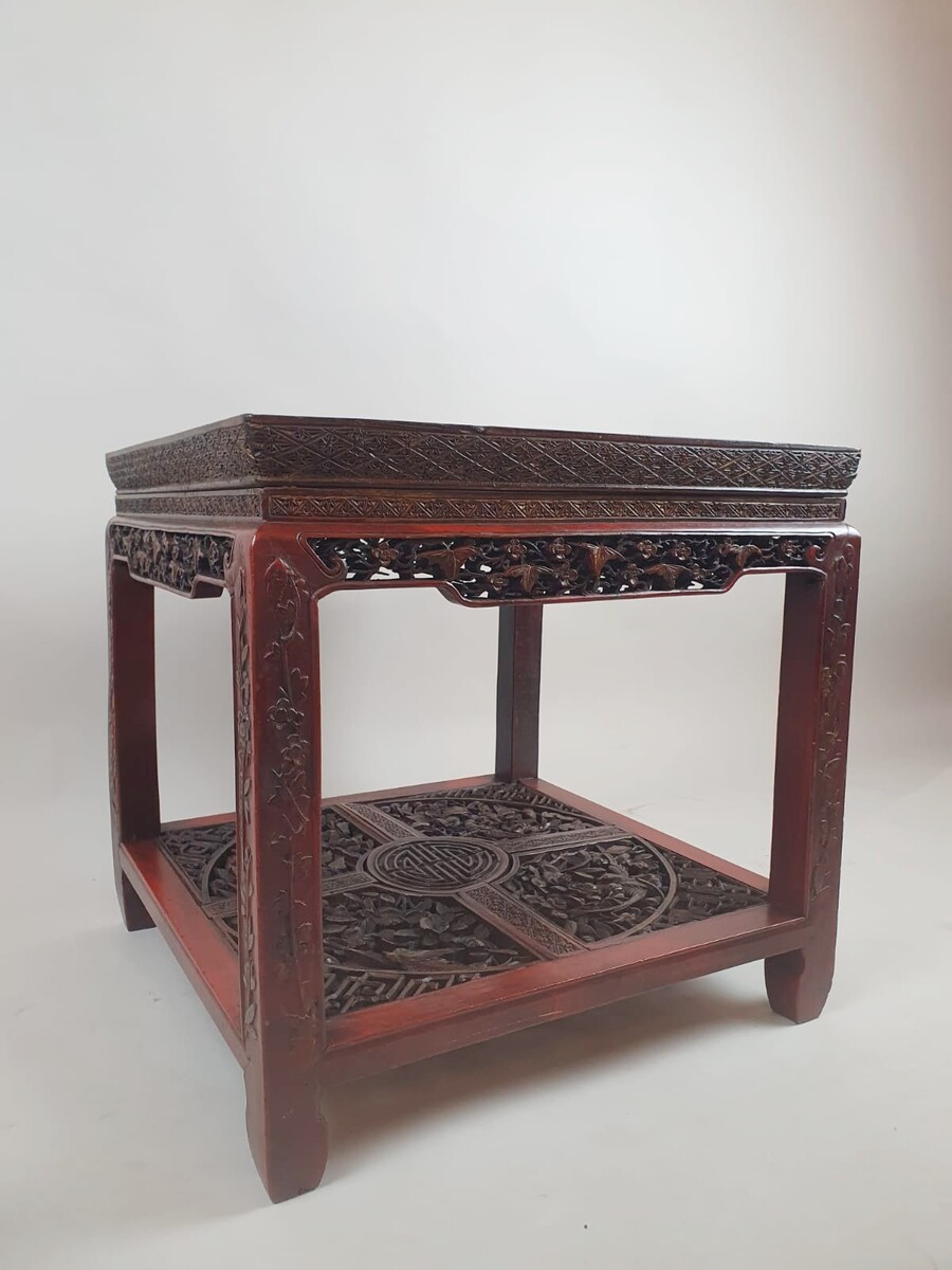 Chinese coffee table in red lacquered wood decorated with branches, flowers and birds, early 20th century