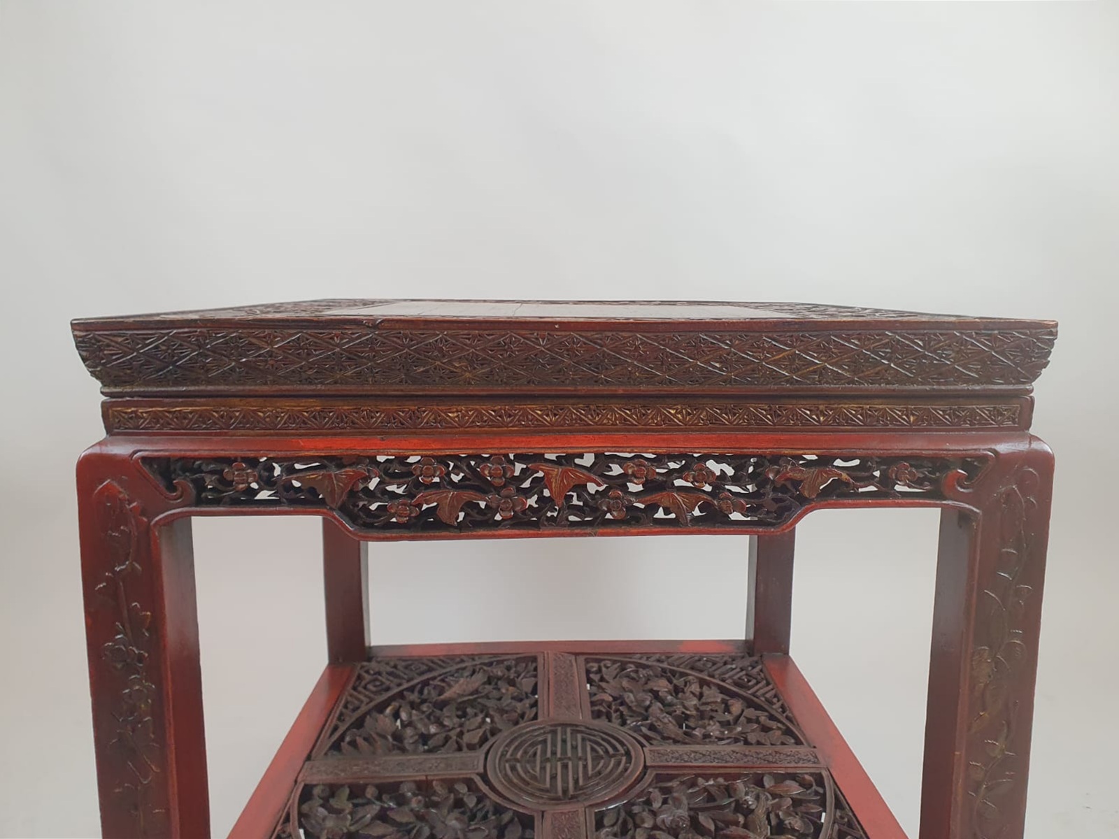 Chinese coffee table in red lacquered wood decorated with branches, flowers and birds, early 20th century