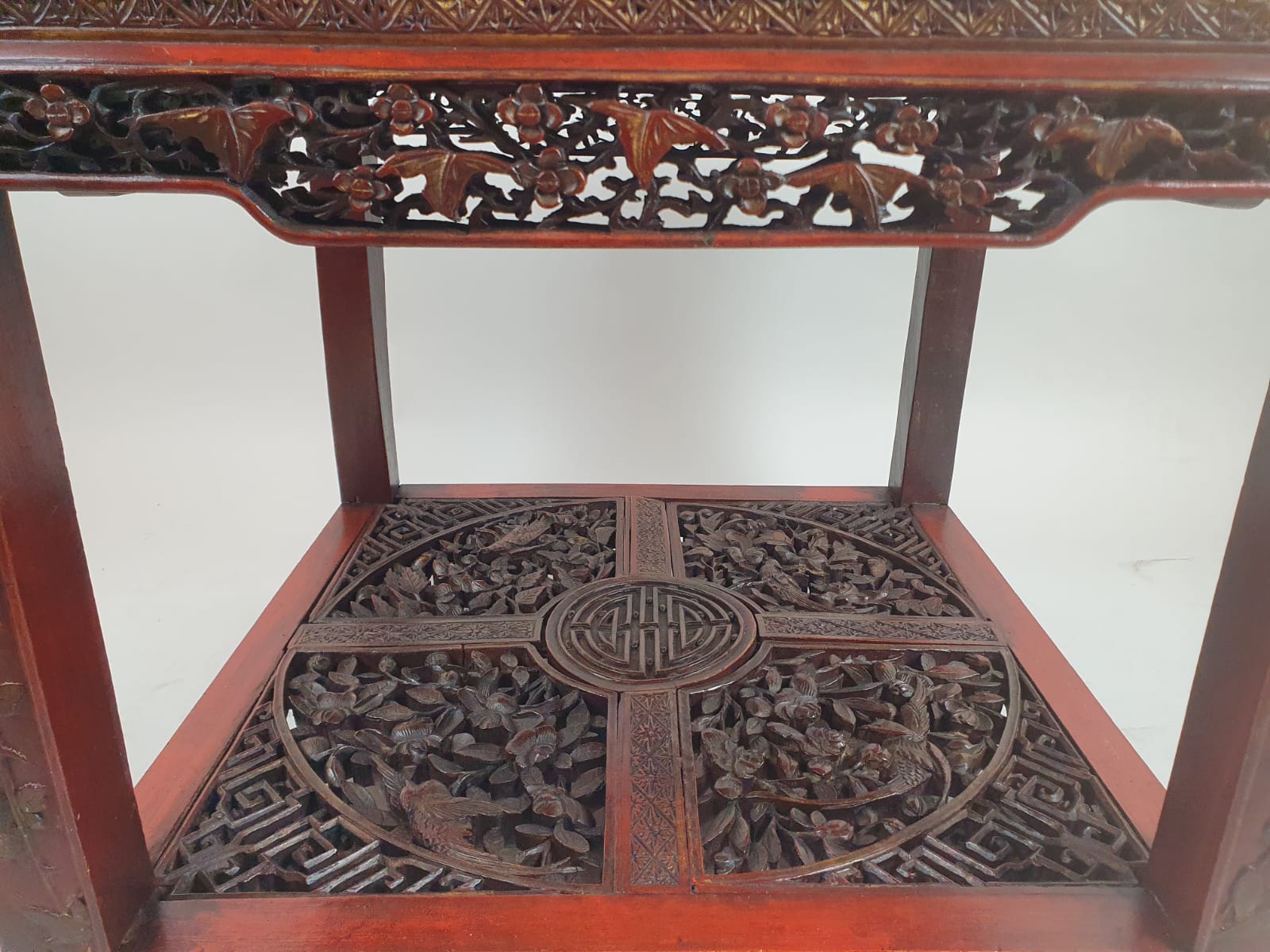 Chinese coffee table in red lacquered wood decorated with branches, flowers and birds, early 20th century