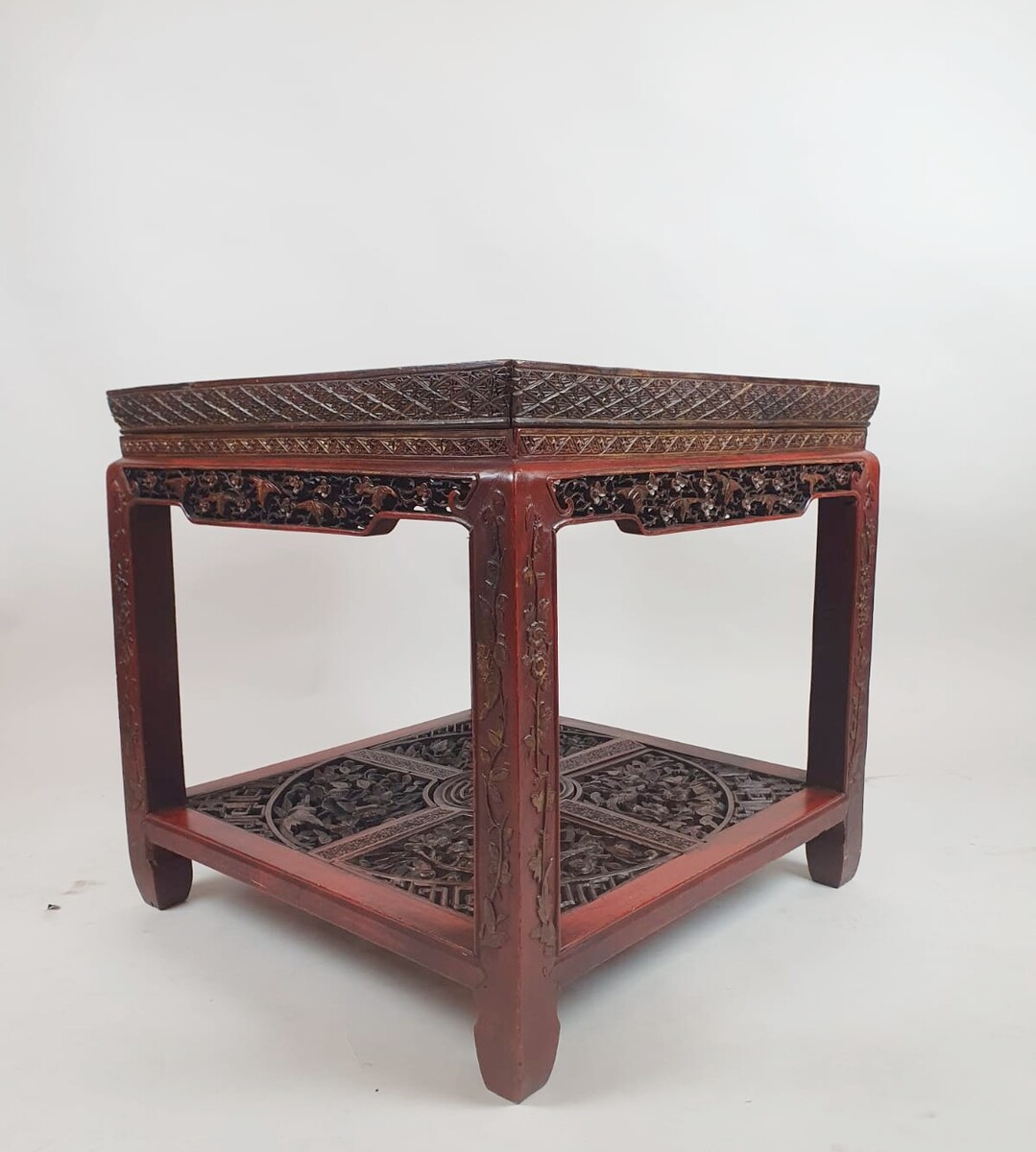 Chinese coffee table in red lacquered wood decorated with branches, flowers and birds, early 20th century