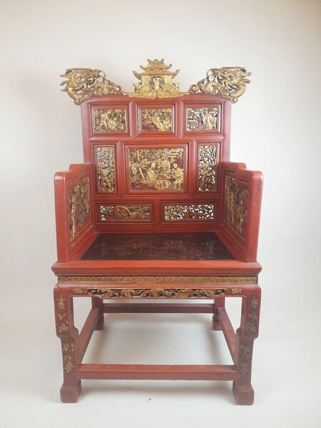 Dignitary's armchair in finely carved wood, lacquered in red and gold, early 20th century