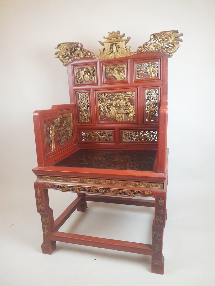 Dignitary's armchair in finely carved wood, lacquered in red and gold, early 20th century