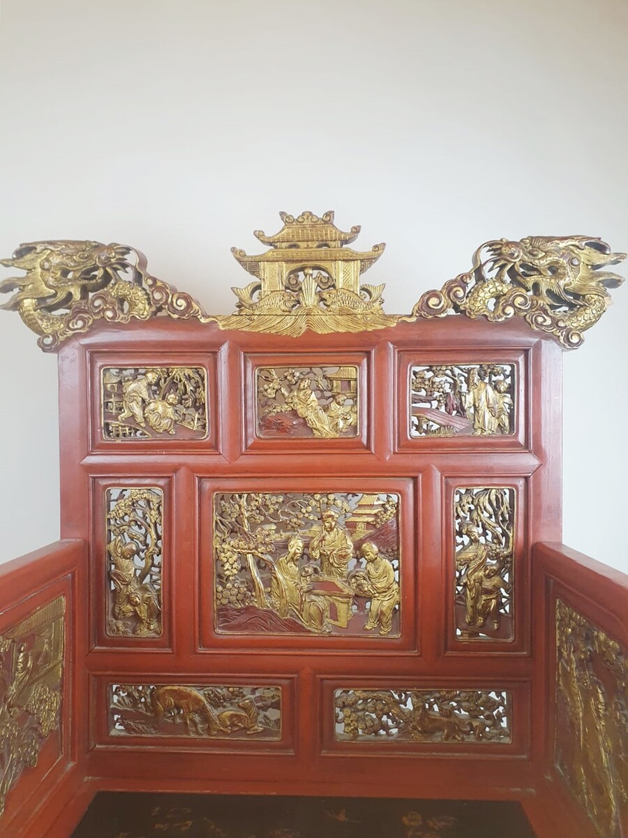 Dignitary's armchair in finely carved wood, lacquered in red and gold, early 20th century