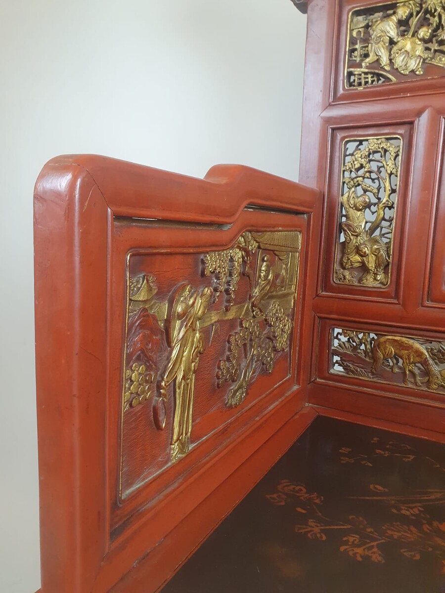 Dignitary's armchair in finely carved wood, lacquered in red and gold, early 20th century