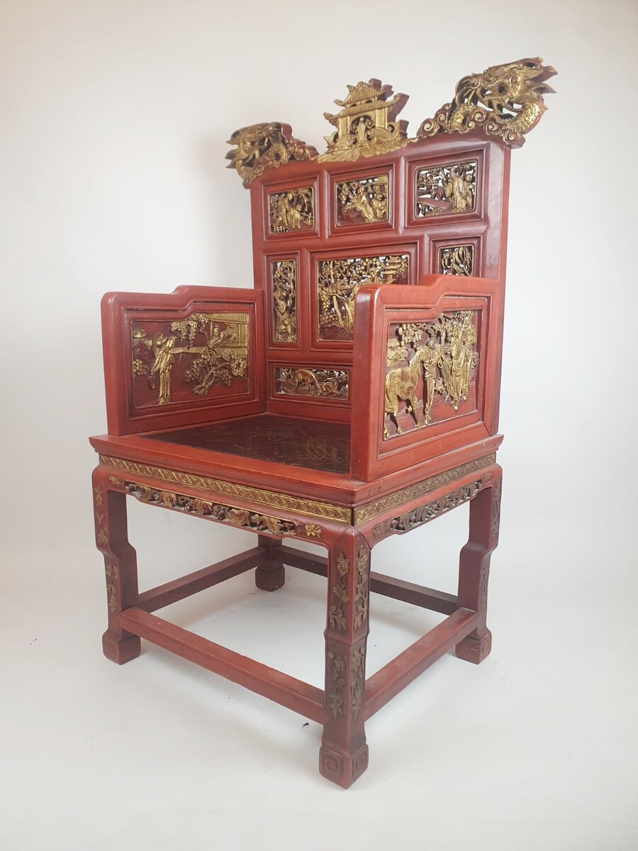 Dignitary's armchair in finely carved wood, lacquered in red and gold, early 20th century