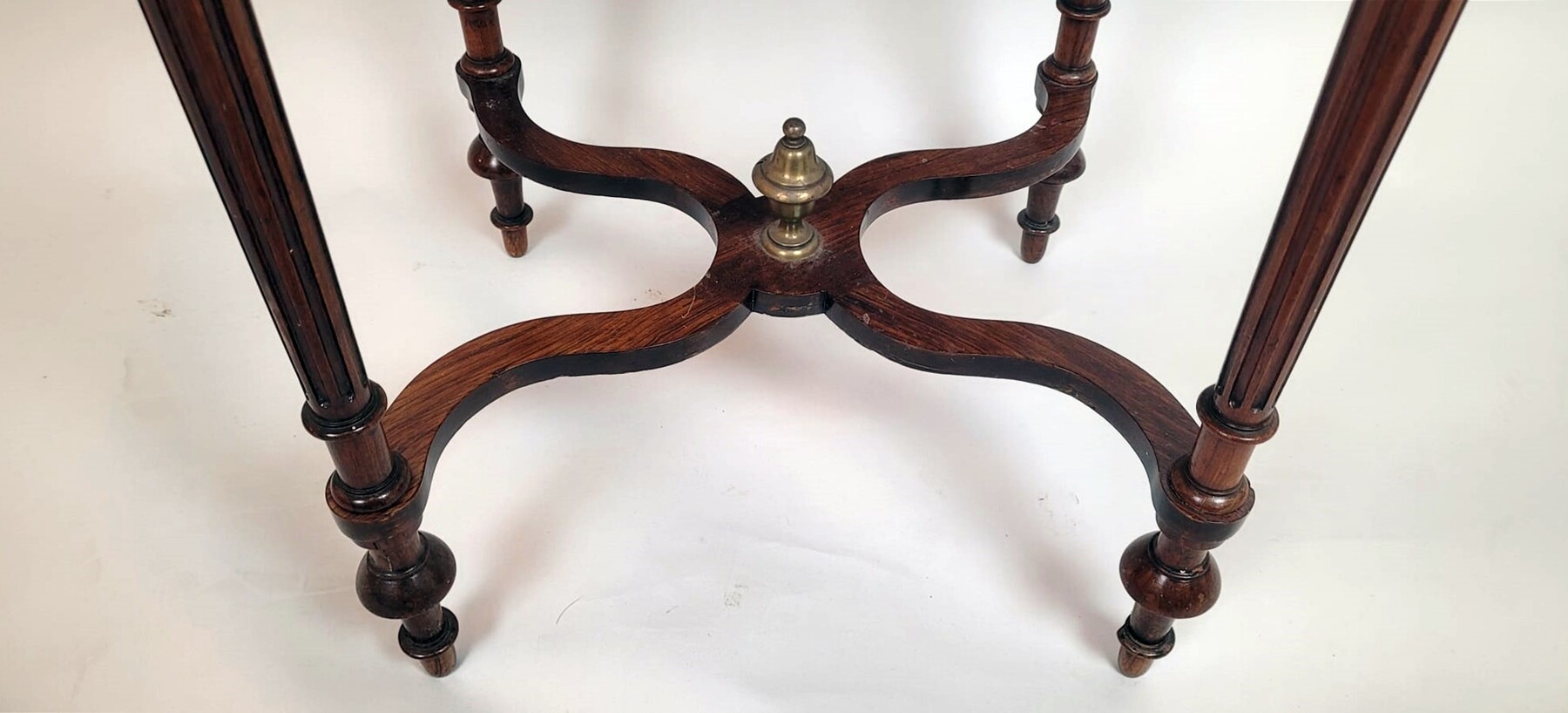 Dressing table in inlaid wood - different species of fruit wood