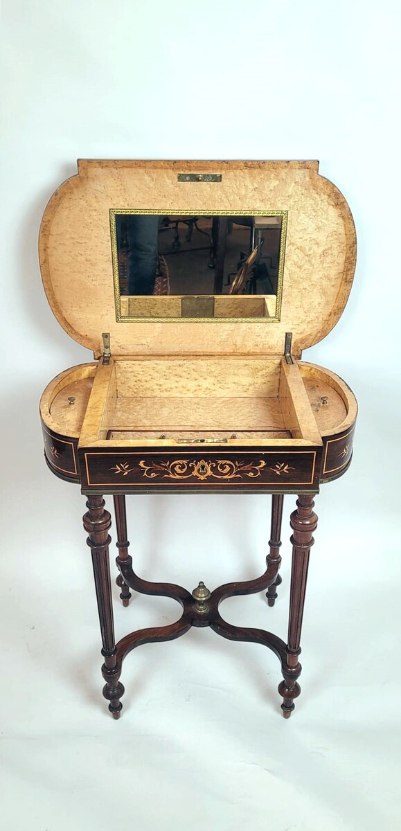 Dressing table in inlaid wood - different species of fruit wood