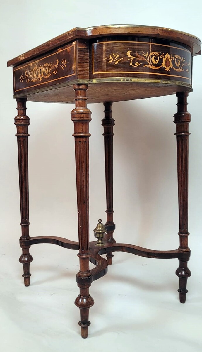 Dressing table in inlaid wood - different species of fruit wood